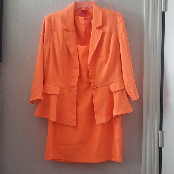🧡 EXCULSIVE: NWT Orange Suit - Picture 1 of 3